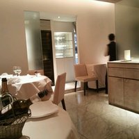 オオハラ エ シーアイイー - 店内風景、入り口付近