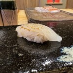 鮨 十兵衛 - 剣先イカ（地物）　酢飯温度低め　スダチ