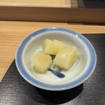 鮨 十兵衛 - 透明感のあるガリ　スッキリしていて角のない辛さ　口の中が良い加減にリフレッシュされました。