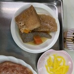 大衆食堂ちとせ - あ、ちっさい人参さんいてる。