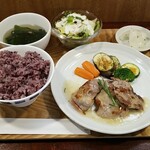 キッチン ブルー グローブ - 豚ヒレ肉ソテー　ローズマリー香る塩レモンソース