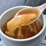 北新地 中国料理 星華 - たっぷりのフカヒレが入るスープも人気メニューです