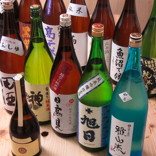 厳選した全国の地酒。オリジナルハイボールやナチュールワインも