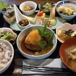 味彩の古民家 京 - １日限定２５食の味彩ランチ、デザートとドリンクがつくけど美味しさに驚いて画像撮るのを忘れた・・・。＿ﾄ￣|○　