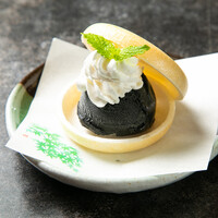 黒いバニラアイスクリーム