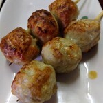 鶴亀 - つくね串２本 200円(税込)(2024年6月8日撮影)