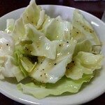 鶴亀 - お通し(ザク切りキャベツ) 200円(税込)(2024年6月8日撮影)