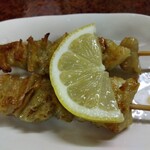 鶴亀 - 鳥皮２本 200円(税込)(2024年5月7日撮影)