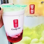 ゴンチャ - ざくろ&ストロベリー ミルク590円