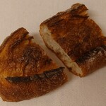 パン・デ・フィロゾフ - α Baguette 外観 (端部から2カット分)