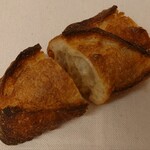 パン・デ・フィロゾフ - Baguette 外観 (端部から2カット分)