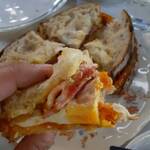 Degraves Espresso Bar - エッグ＆トマト＆チーズサンド