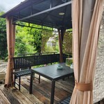 季より - あずまや、開店時間までここで待っていました