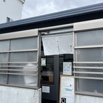 麺処 おぐら - 今並んでる白シャツこの人が1番