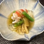 赤坂おぎ乃 - 車海老　茄子　スナップエンドウ　オクラ　ヤングコーン　他夏野菜の和え物　トマトのゼリー