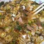 ラーメン住吉亭 - 高菜入れるとこんなスープになります（笑）