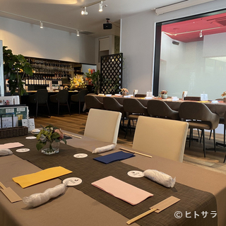 訪れる人を惹きつける、料理と雰囲気の調和が魅力