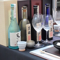 日本料理 TOBIUME - 複数用意いただけるので、グラスで見分けます