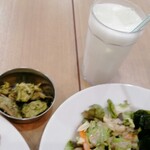 ニルワナム - ローストチキン、ラッシー