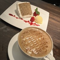 R restaurant & bar - 