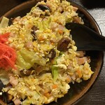 二升五合 - 壁メニューのにんにくチャーハンにロックオン！¥850  すんごい量にビックリ