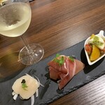 山ノ洋食屋 ざびえる - 前菜　ホタテのカルパッチョ、生ハム、カプレーゼ