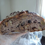 ラ ブーランジェリー ド ハリマヤ - マンゴーパイン、ピスタチオ全粒粉パン