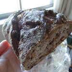 ラ ブーランジェリー ド ハリマヤ - マンゴーパイン、ピスタチオ全粒粉パン