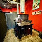 炭火焼肉うしまつ - 店内