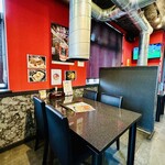 炭火焼肉うしまつ - 店内