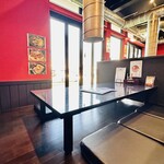 炭火焼肉うしまつ - 店内