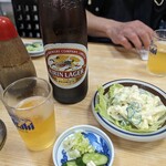 はやふね食堂 - ビール、マカロニサラダ、漬物