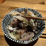 酒肴場 屯 - 脂の乗り切った新鮮なアジを大葉や茗荷などでさっぱりと。