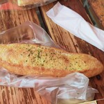 石釜パン工房 KIRARI - ガーリックフランスバイ