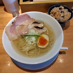 麺家 たけ田 - ゆず香る真鯛の潮ラーメンと素潜り漁師のサザエ炊き込みご飯