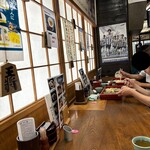 水車生そば - 店内（座席より右まわり）➡