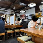 水車生そば - 店内（座席より右まわり）➡