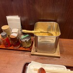 香川 一福 - 揚げ玉はテーブルに。