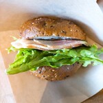 リットワークプレイス - セサミベーグルに白金豚ハムをサンドして