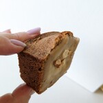 patisserie m2 - 横から。角がカリカリなの、伝わるかな？（笑）1本売ってたら買いたいレベル。