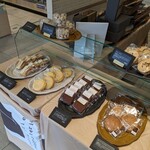 patisserie m2 - 催事2日目。ラインナップは都度変わっていました。毎日作りたてを並べていたとのこと。2回目行った時はなかったものも、新しく見かけたものもあり。通って楽しいお店でした。