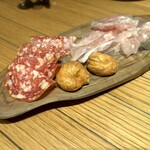 マカウダ - 前菜盛り合わせのハム盛り合わせ