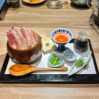炭火焼肉寅二郎 - A5リブロース芯 牛ひつまぶし