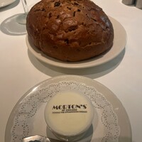 Morton's The Steakhouse 丸の内 - オニオンブレッドとホイップバター