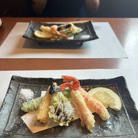 蟹らく - 天ぷら(左からもろっこいんげん、ヤングコーン、小茄子、ズワイガニ)