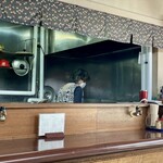 いぶき - 厨房に立つ女将さん。たった一人でこのお店の全てを仕切っています。