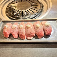 肉寿司 (一貫)