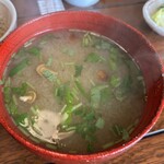 仁亭 - なめこと三つ葉のあっさり味噌汁