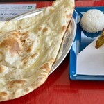 ニュータージマハール - ナンがデカい