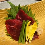 京橋 天冨良と鮨 いしい - 熊本の馬刺し(赤身)